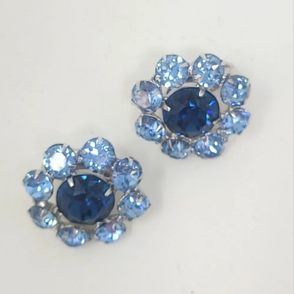 Women clip‎ on earring blue glass flower